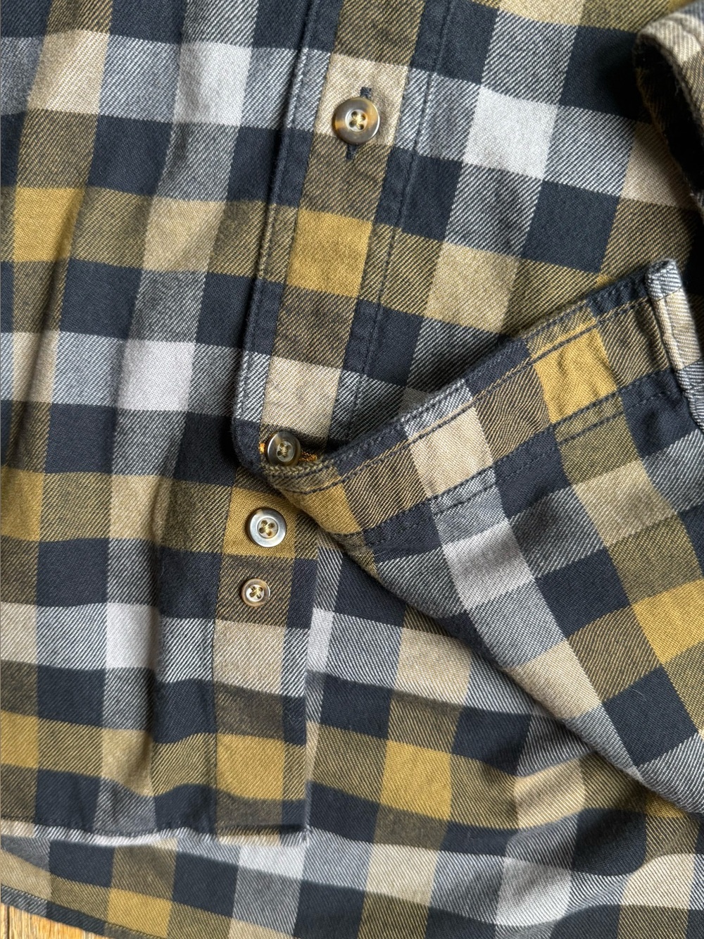 Carhartt Men's Relaxed Fit Rugged Flex flannel | 97% cotton | Size Large - Picture 5 of 5